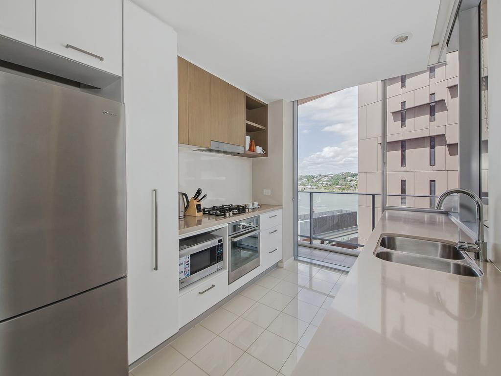 Link Portside Wharf Apartment Hotel Brisbane Exterior photo